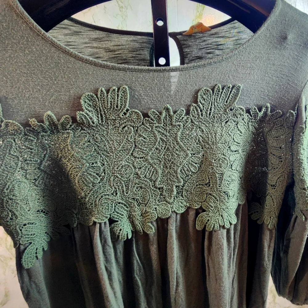 ADIVA Beautiful Embroidered Applique Top